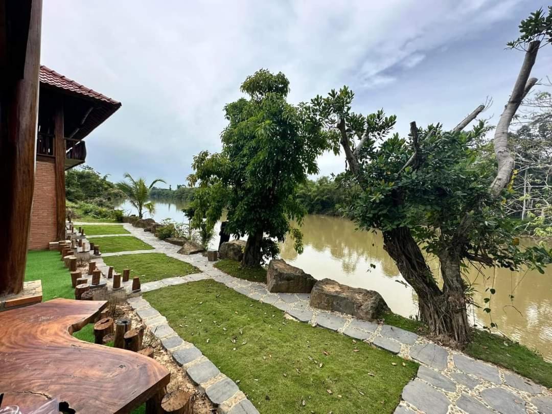 Floor River View กั๊ตเตียน ภายนอก รูปภาพ